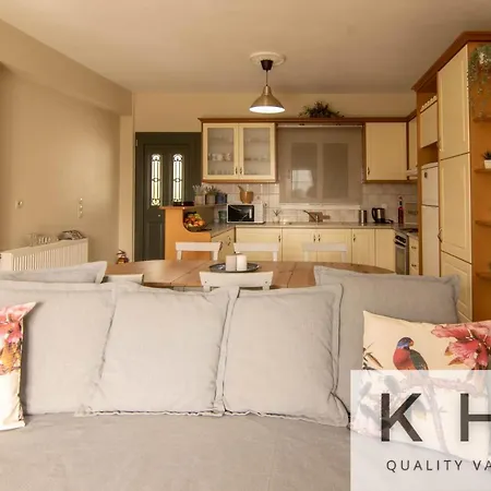 Holiday home Pinelopi's In Lourdata Village! *